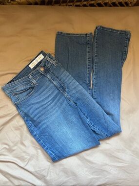 Levi’s Women's Straight Jeans in Medium Blue